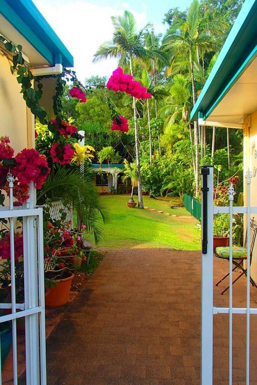Villa Marine Holiday Apartments Cairns Yorkeys Knob Bagian luar foto